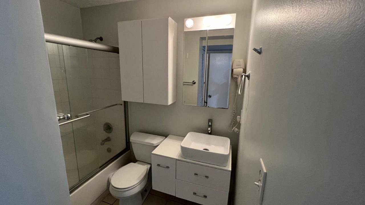 Ocean Front 2 Bedroom & Bath In Isla Verde San Juan Exteriör bild